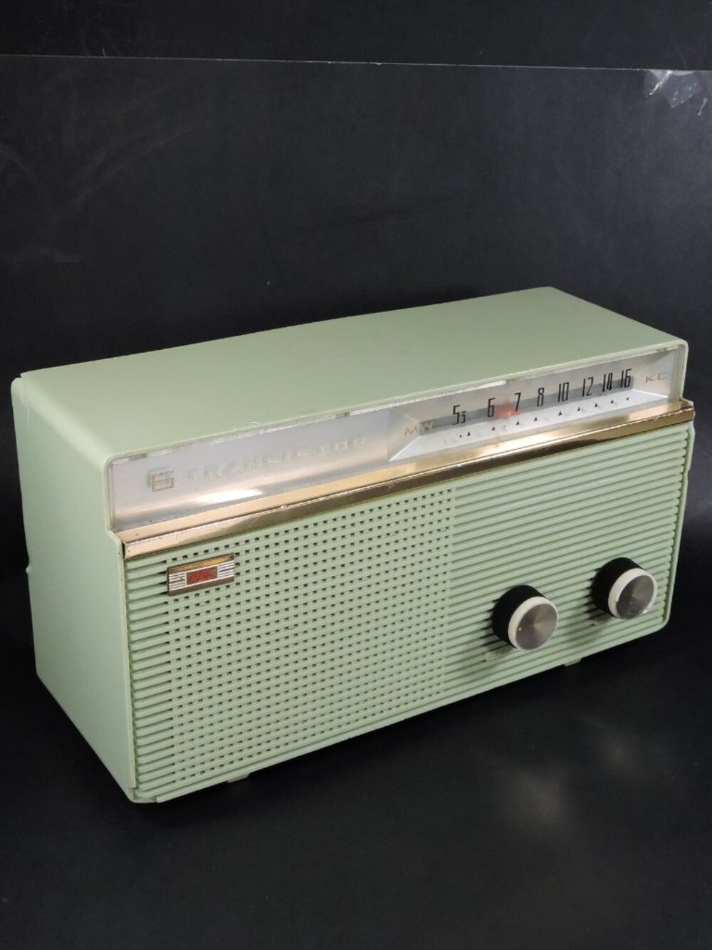 NEC Model NT-680 Transistor Radio - Working - Nippon Electric Co. Japan